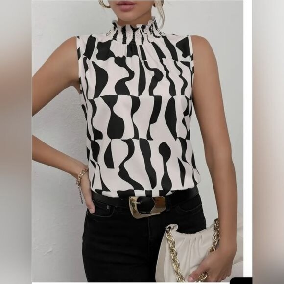 Chic Summer Elegance: Shirred High-Neck Striped Tank Top - Picture 3 of 7